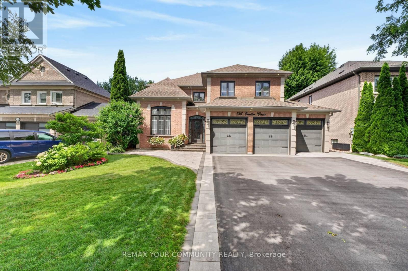 786 Exceller Circle, Newmarket, Ontario  L3X 1P5 - Photo 2 - N13666144
