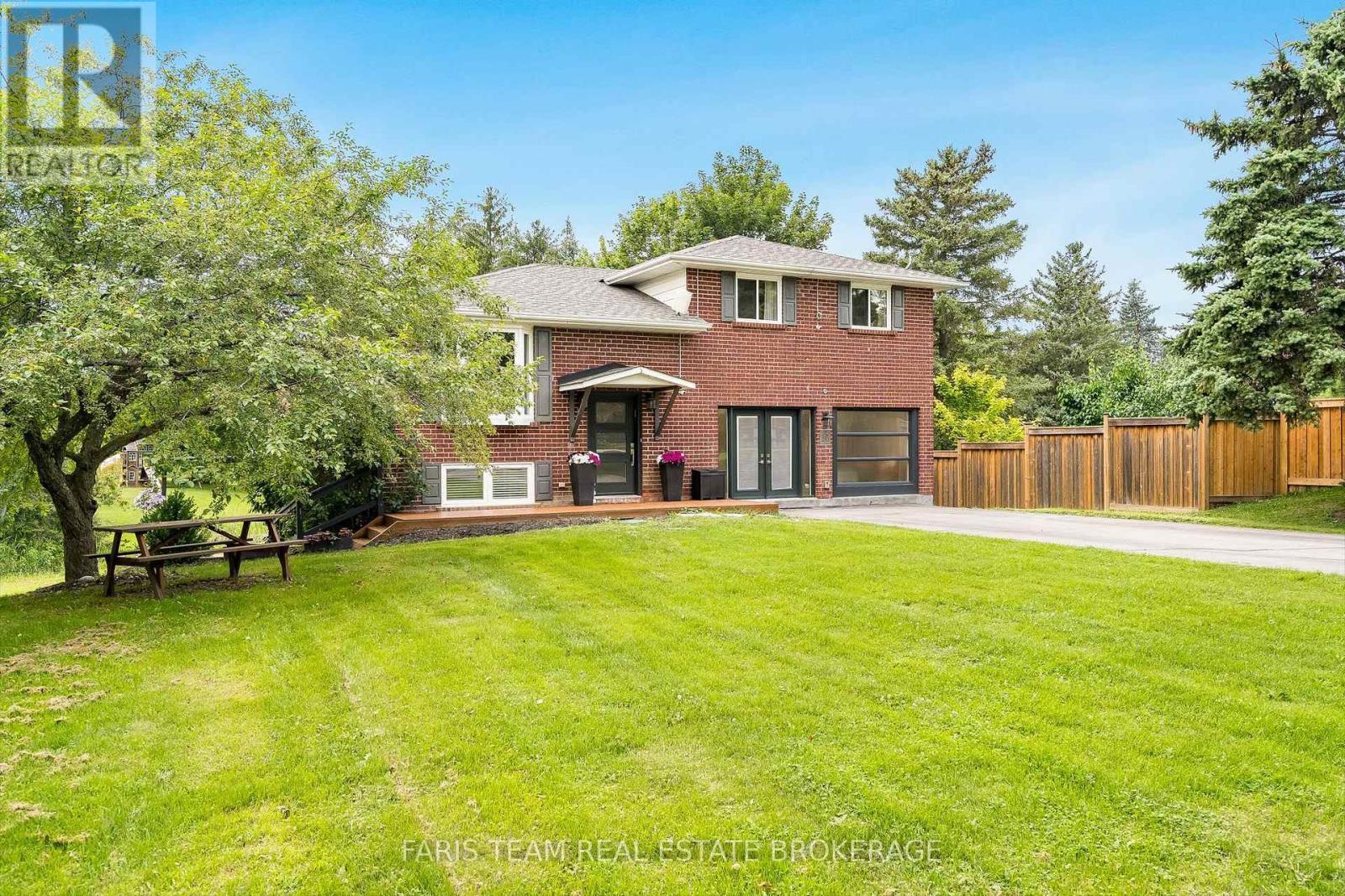 10 Catherine Street, Adjala-Tosorontio (Loretto), Ontario  L0G 1L0 - Photo 2 - N13666146