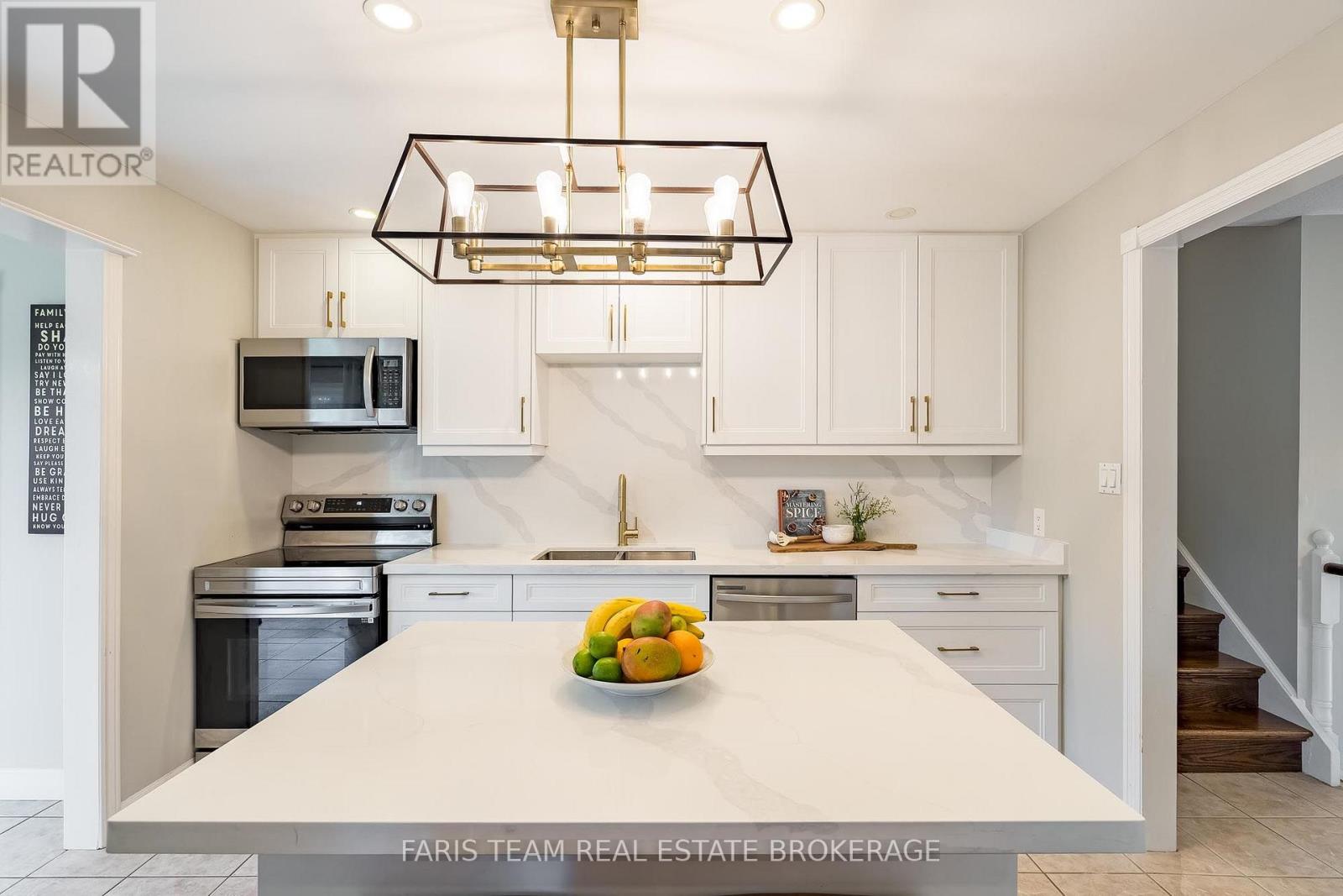 10 Catherine Street, Adjala-Tosorontio (Loretto), Ontario  L0G 1L0 - Photo 6 - N13666146