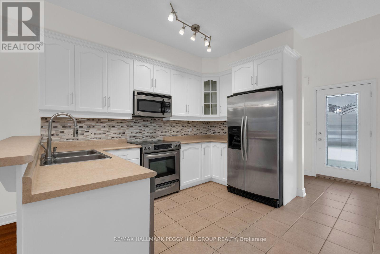 11 - 125 Huronia Road, Barrie, Ontario L4N 4G1 - Photo 2 - S13666104