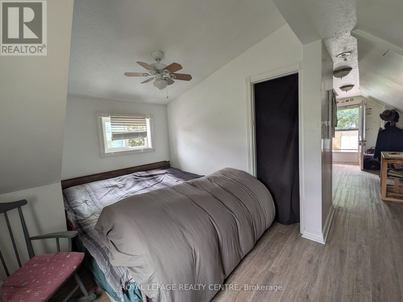 Upper - 10 Dufferin Street, Barrie, Ontario L4N 2J7 - Photo 10 - S13666156