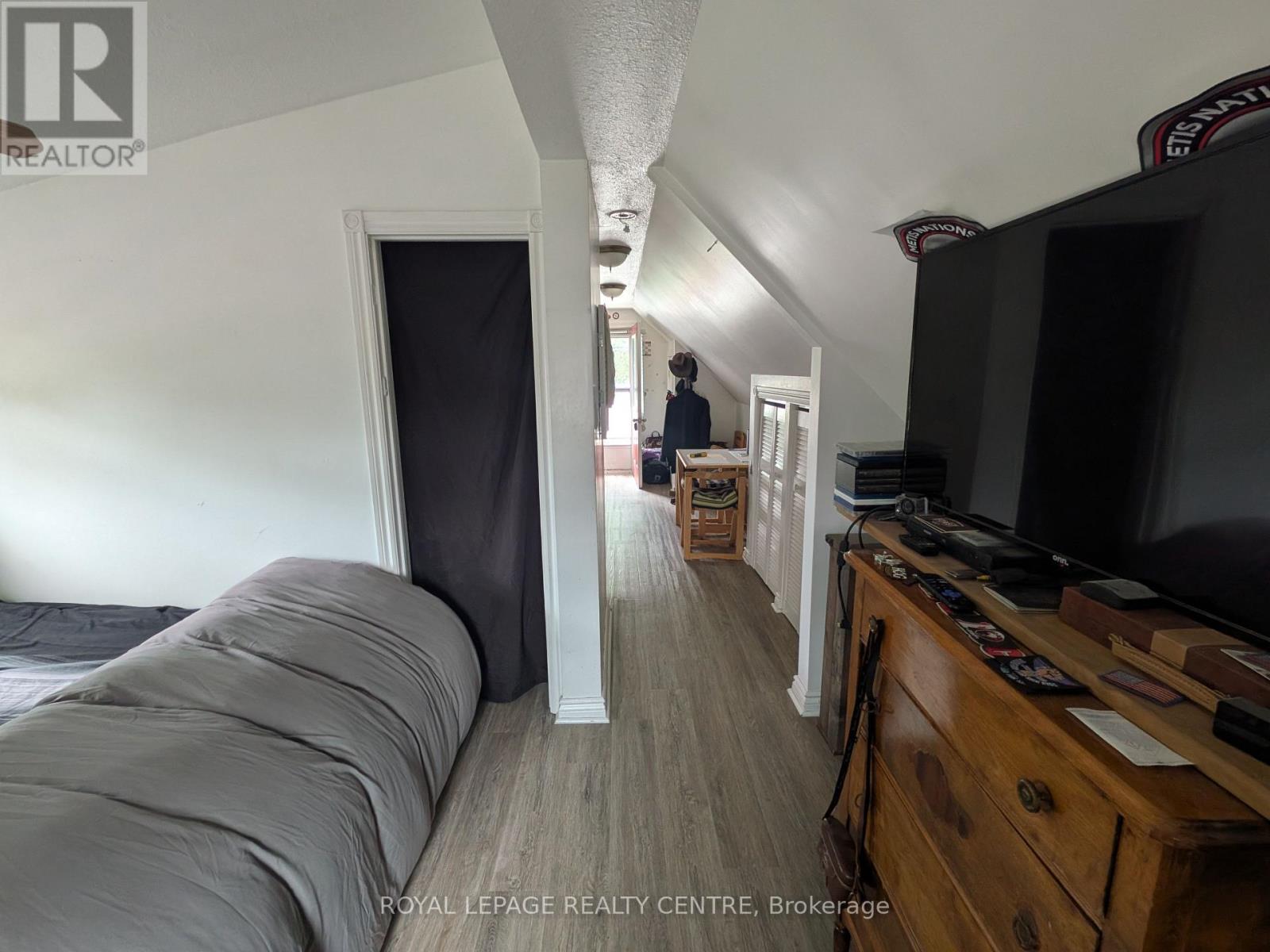 Upper - 10 Dufferin Street, Barrie, Ontario L4N 2J7 - Photo 11 - S13666156