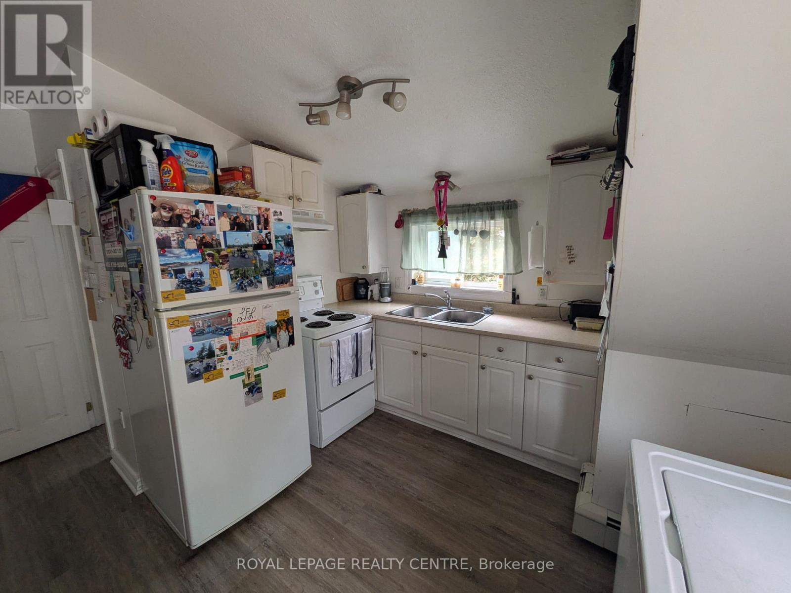 Upper - 10 Dufferin Street, Barrie, Ontario L4N 2J7 - Photo 4 - S13666156