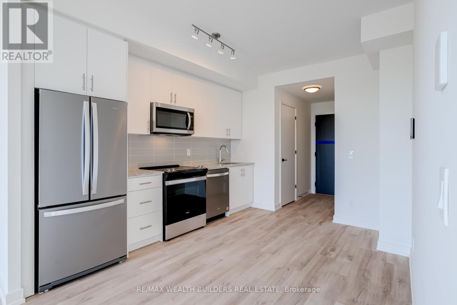 813 - 335 WHEAT BOOM DRIVE, Oakville, Ontario