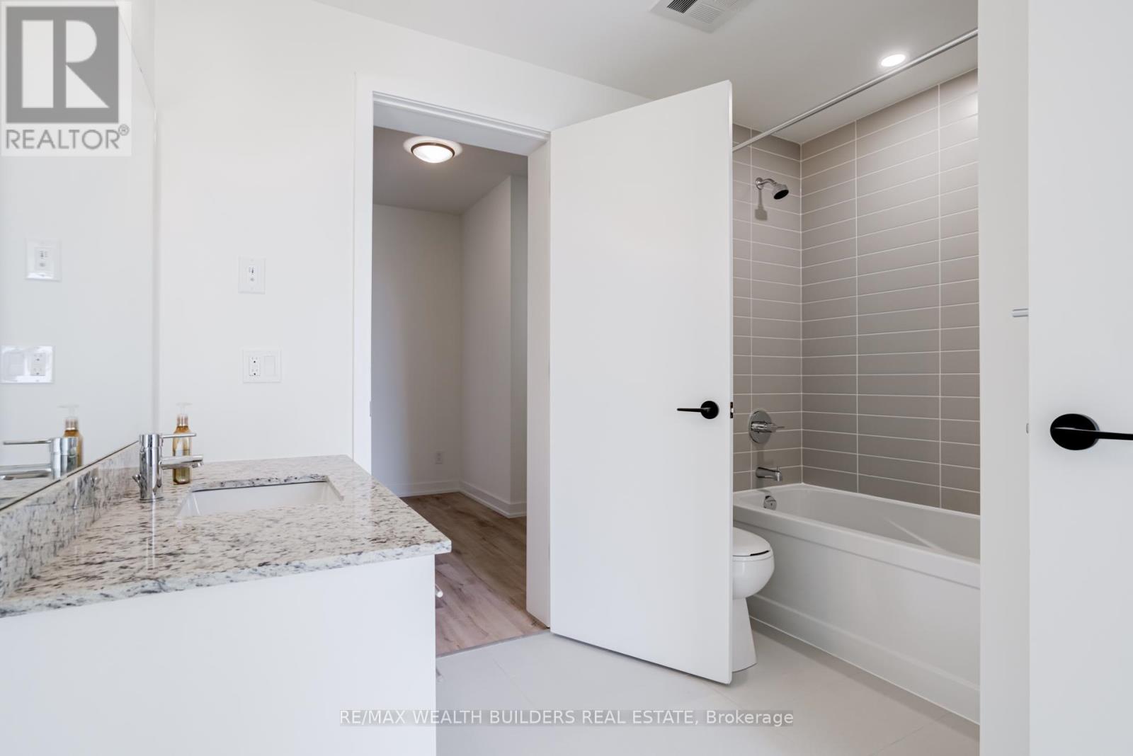 813 - 335 Wheat Boom Drive, Oakville, Ontario  L6H 7C2 - Photo 11 - W13666092