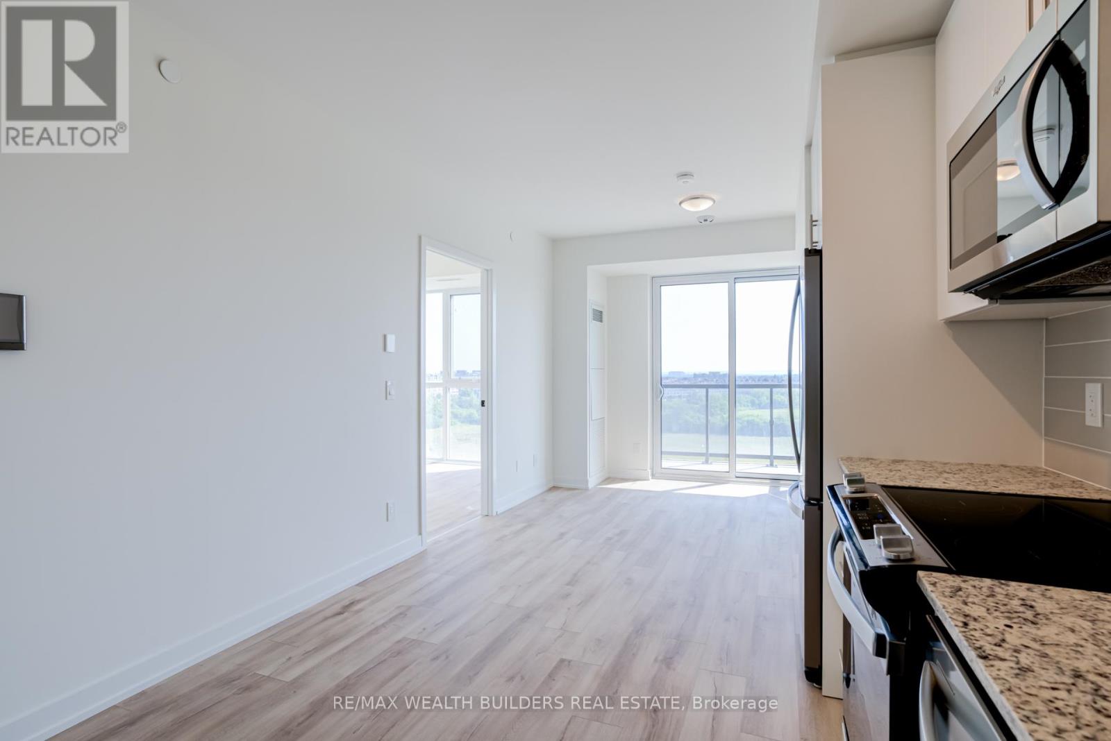 813 - 335 Wheat Boom Drive, Oakville, Ontario  L6H 7C2 - Photo 2 - W13666092