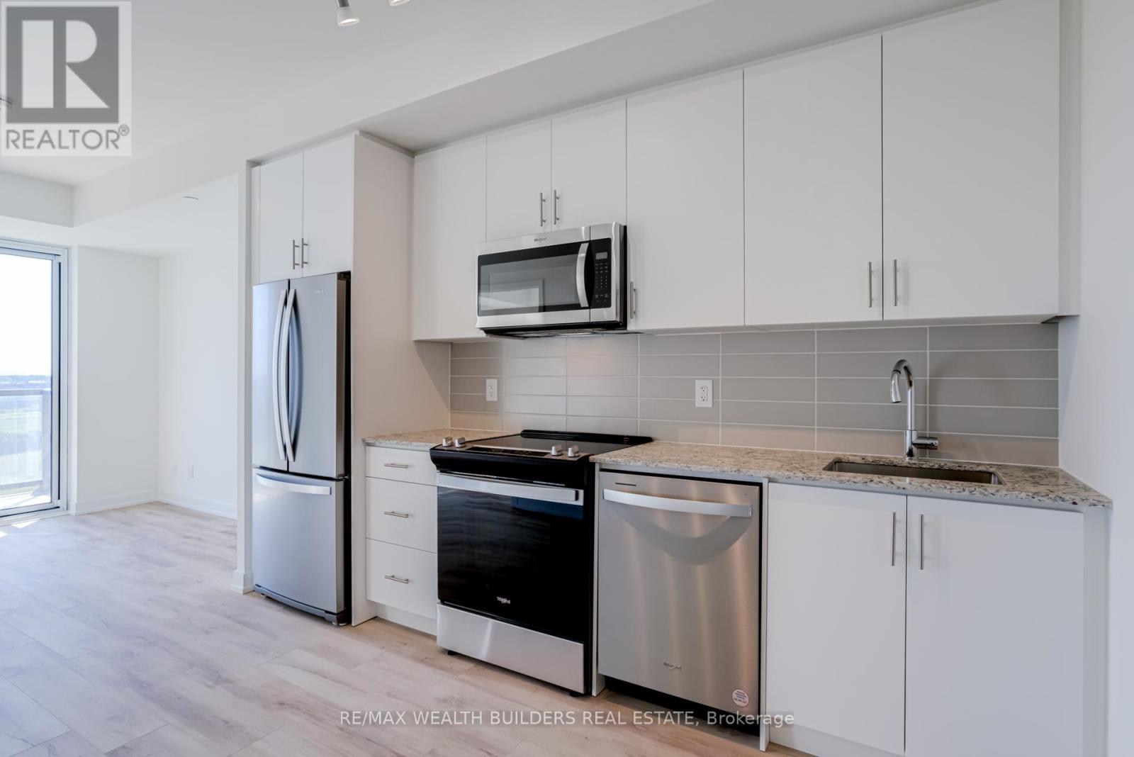 813 - 335 Wheat Boom Drive, Oakville, Ontario  L6H 7C2 - Photo 3 - W13666092