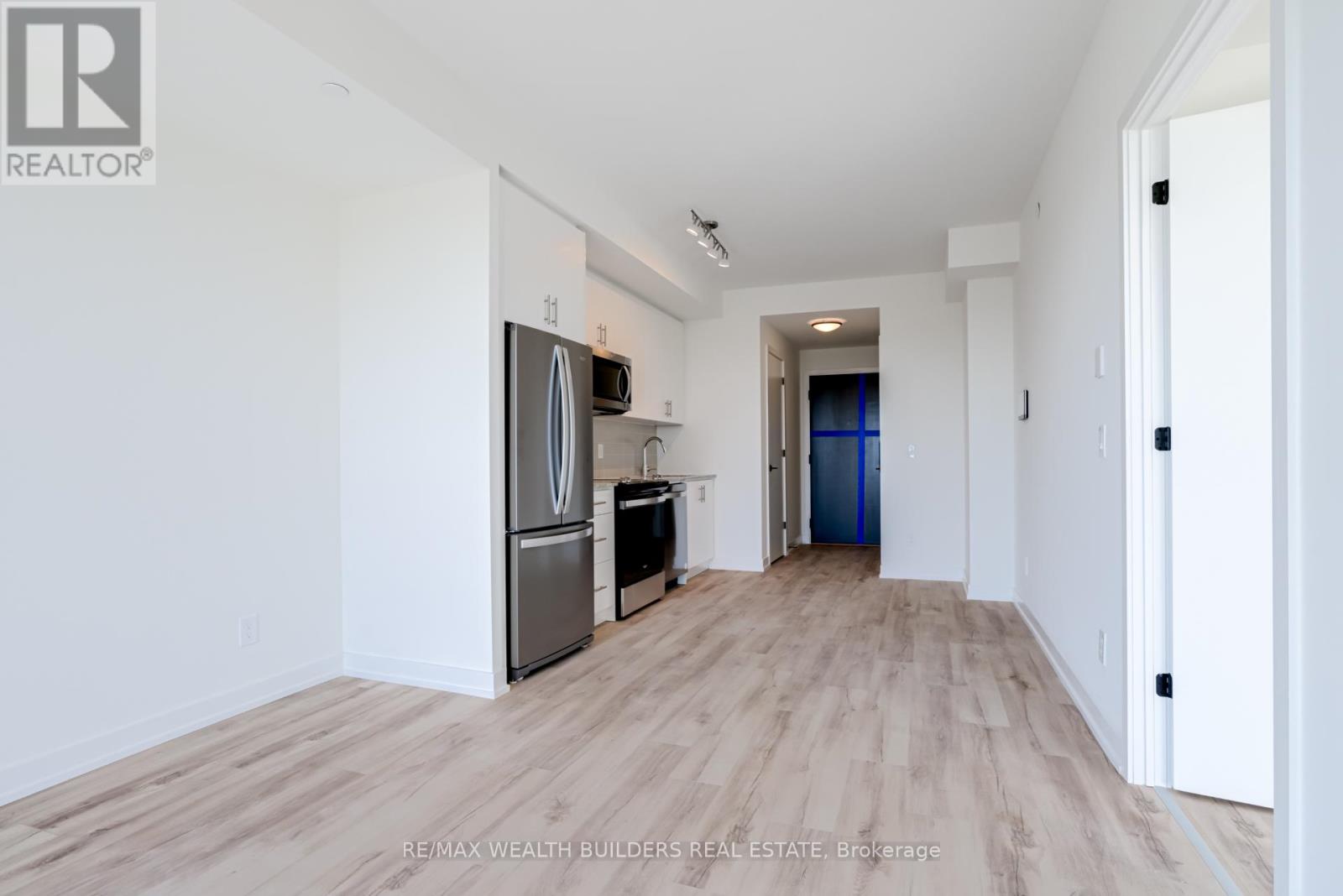 813 - 335 Wheat Boom Drive, Oakville, Ontario  L6H 7C2 - Photo 4 - W13666092