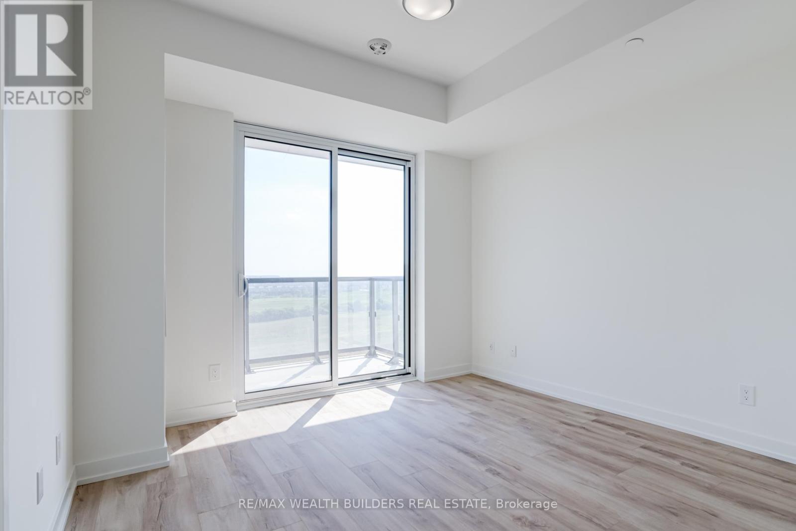 813 - 335 Wheat Boom Drive, Oakville, Ontario  L6H 7C2 - Photo 5 - W13666092