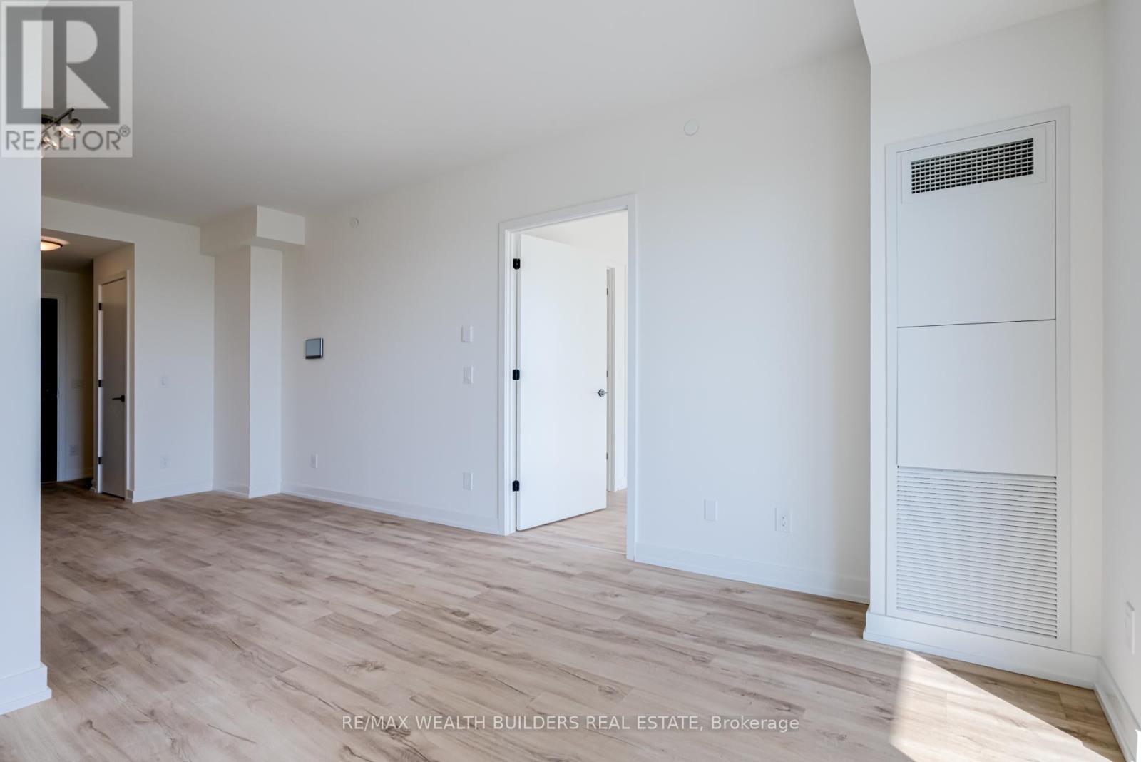 813 - 335 Wheat Boom Drive, Oakville, Ontario  L6H 7C2 - Photo 6 - W13666092