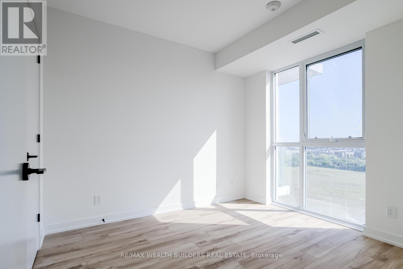813 - 335 Wheat Boom Drive, Oakville, Ontario  L6H 7C2 - Photo 7 - W13666092