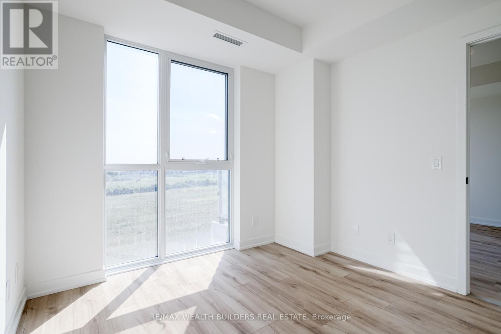 813 - 335 Wheat Boom Drive, Oakville, Ontario  L6H 7C2 - Photo 8 - W13666092