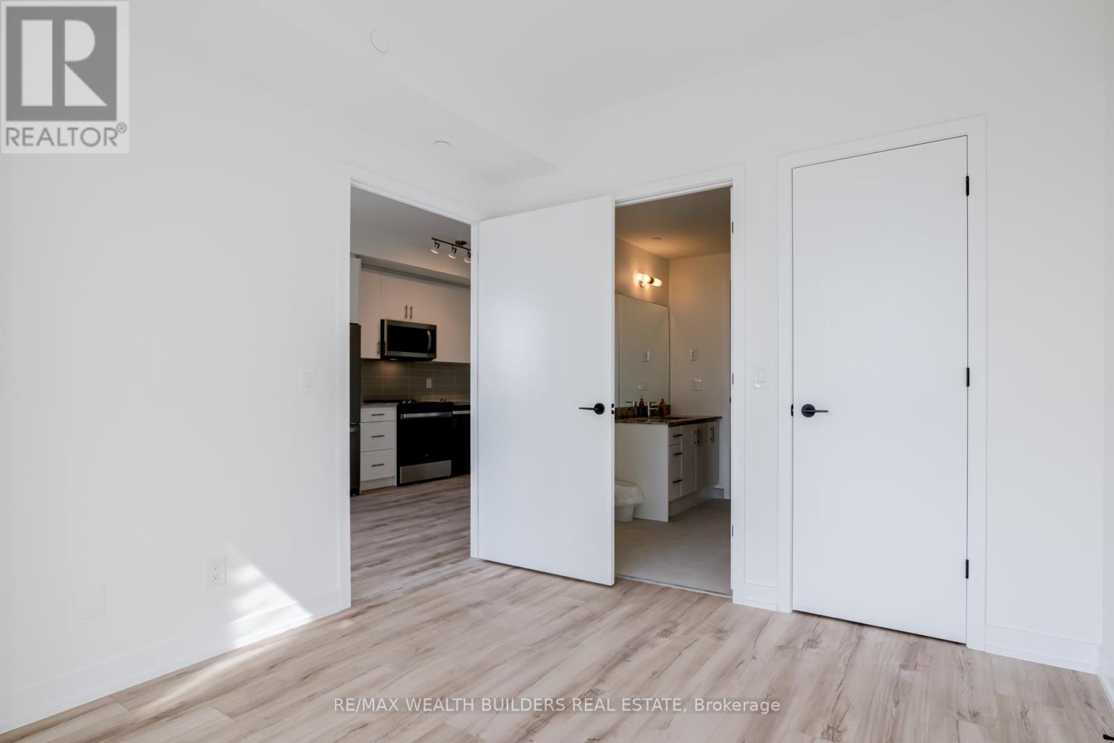 813 - 335 Wheat Boom Drive, Oakville, Ontario  L6H 7C2 - Photo 9 - W13666092