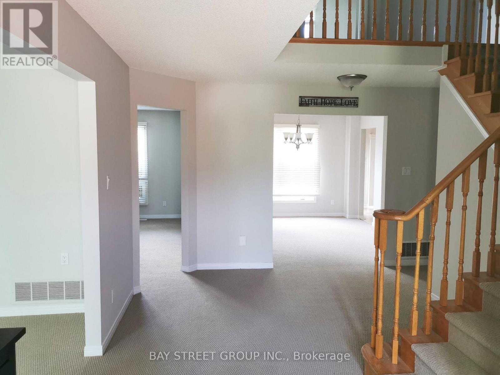 2034 Oxford Avenue, Oakville, Ontario  L6H 4K7 - Photo 2 - W13666100