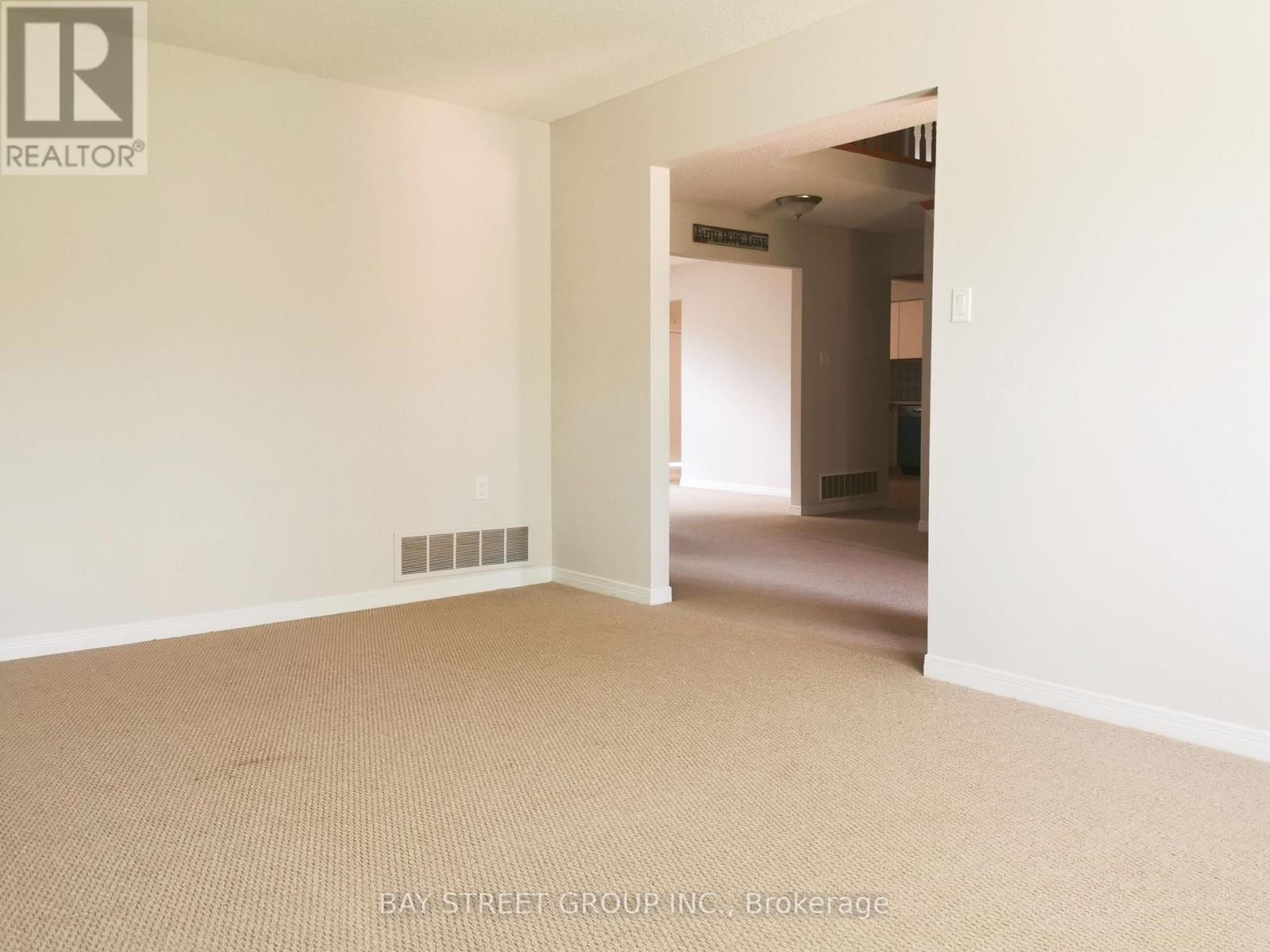 2034 Oxford Avenue, Oakville, Ontario  L6H 4K7 - Photo 3 - W13666100