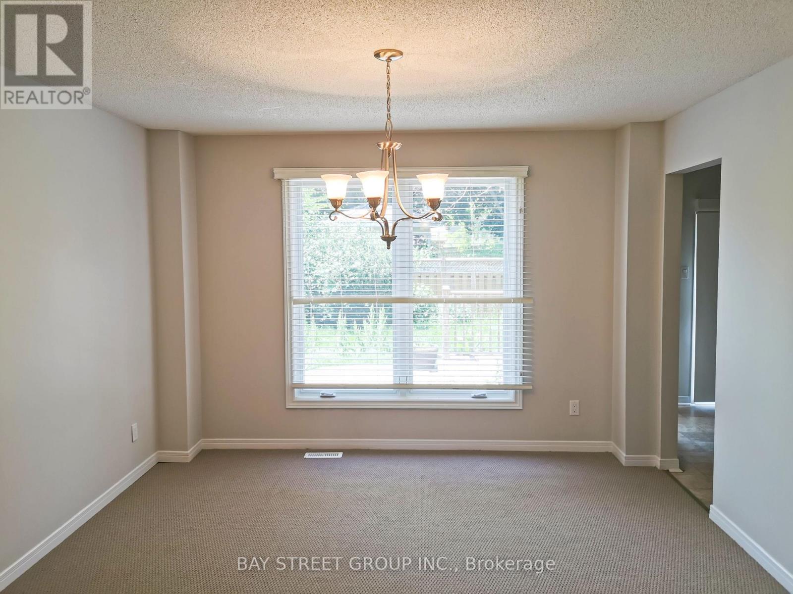 2034 Oxford Avenue, Oakville, Ontario  L6H 4K7 - Photo 5 - W13666100