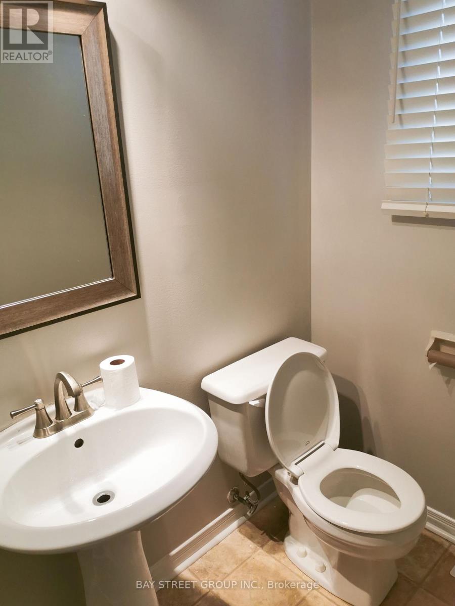 2034 Oxford Avenue, Oakville, Ontario  L6H 4K7 - Photo 6 - W13666100