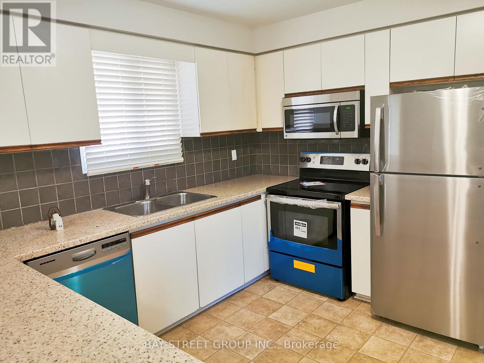 2034 Oxford Avenue, Oakville, Ontario  L6H 4K7 - Photo 8 - W13666100