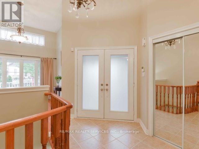 106 Pennyroyal Crescent, Brampton, Ontario L6S 6J6 - Photo 3 - W13666138