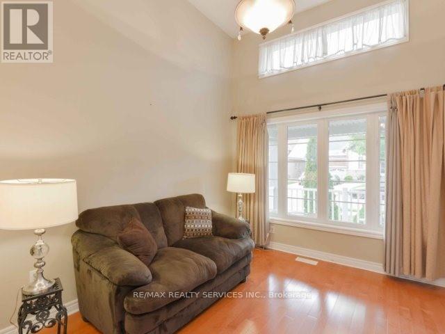 106 Pennyroyal Crescent, Brampton, Ontario L6S 6J6 - Photo 4 - W13666138