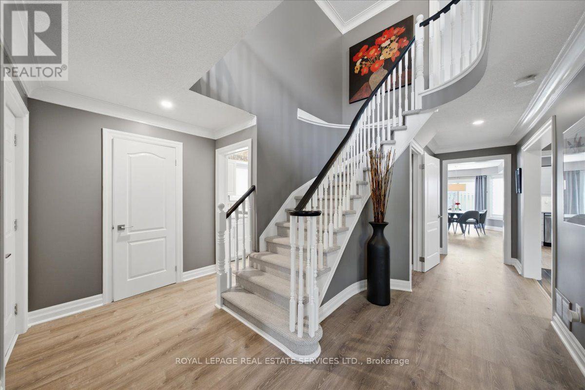2268 Vista Oak Road, Oakville, Ontario  L6M 3L8 - Photo 4 - W13666158
