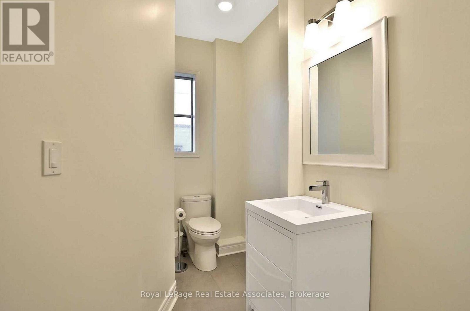 203 B - 94 Lakeshore Road E, Mississauga, Ontario L5G 1E3 - Photo 8 - W13666198