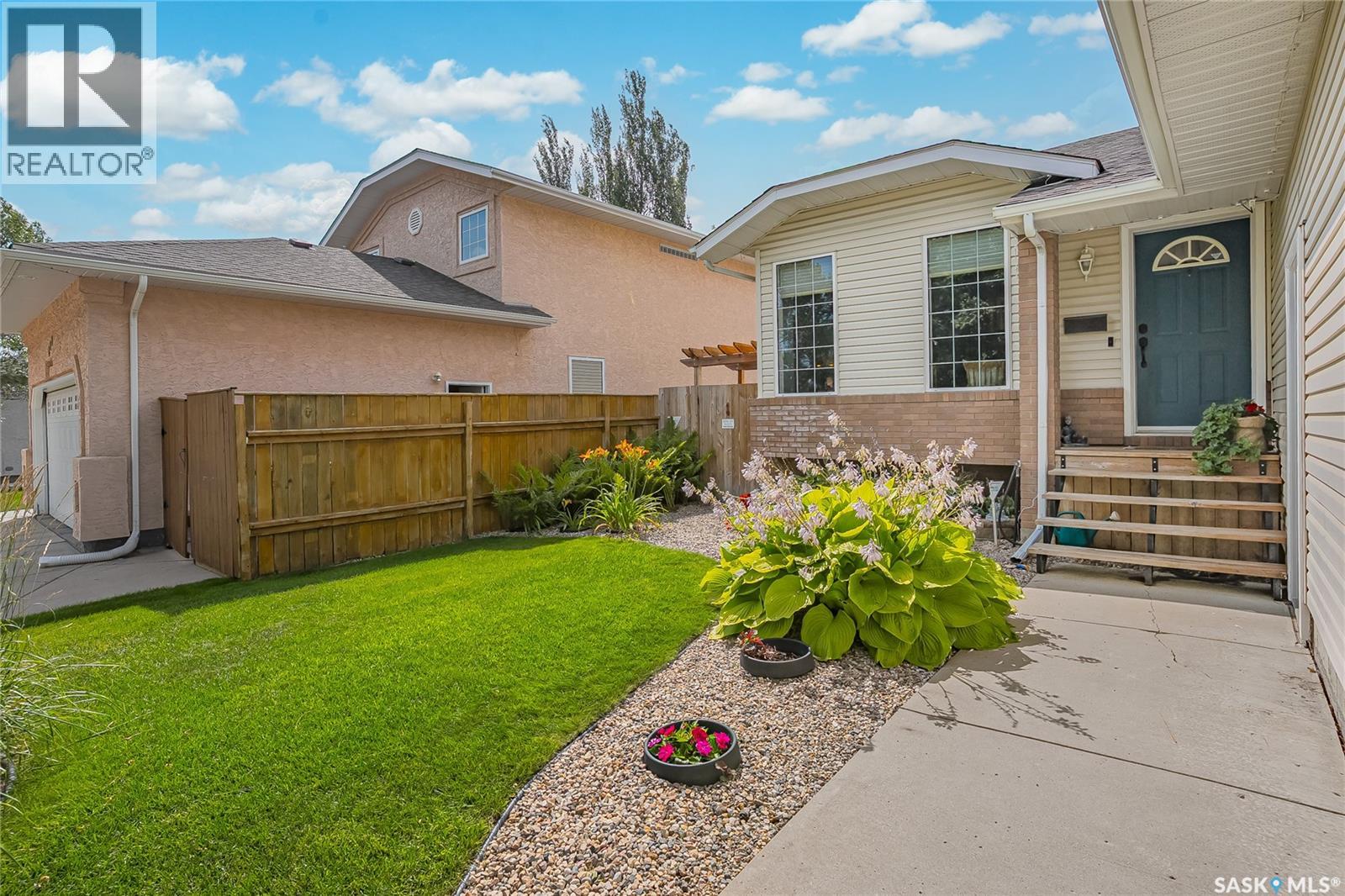 414 Sumner Lane, Saskatoon, Saskatchewan  S7L 7L9 - Photo 4 - SK045198