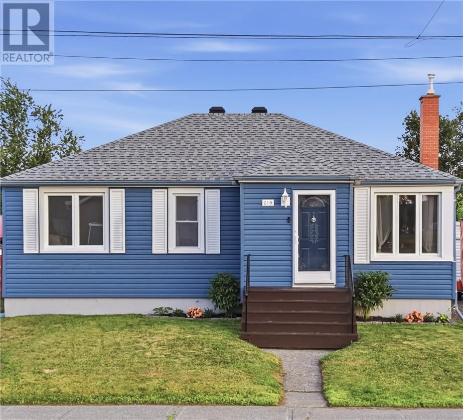 219 Fifth Ave, Lively, Ontario