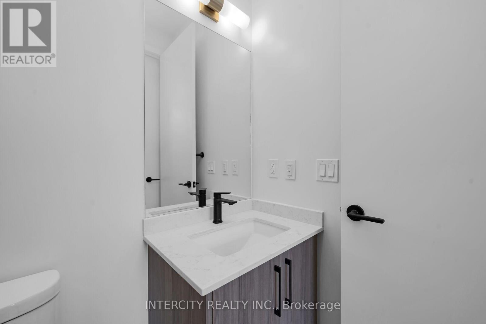 105 - 2075 King Road, King, Ontario  L7B 0R6 - Photo 23 - N13157696
