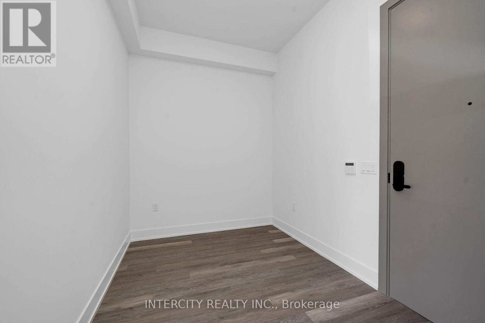 105 - 2075 King Road, King, Ontario  L7B 0R6 - Photo 10 - N13157696