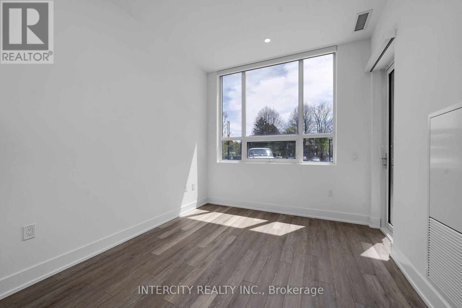 105 - 2075 King Road, King, Ontario  L7B 0R6 - Photo 18 - N13157696
