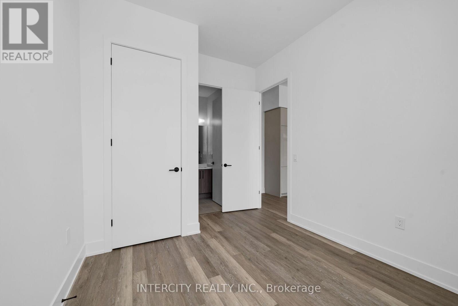 105 - 2075 King Road, King, Ontario  L7B 0R6 - Photo 22 - N13157696
