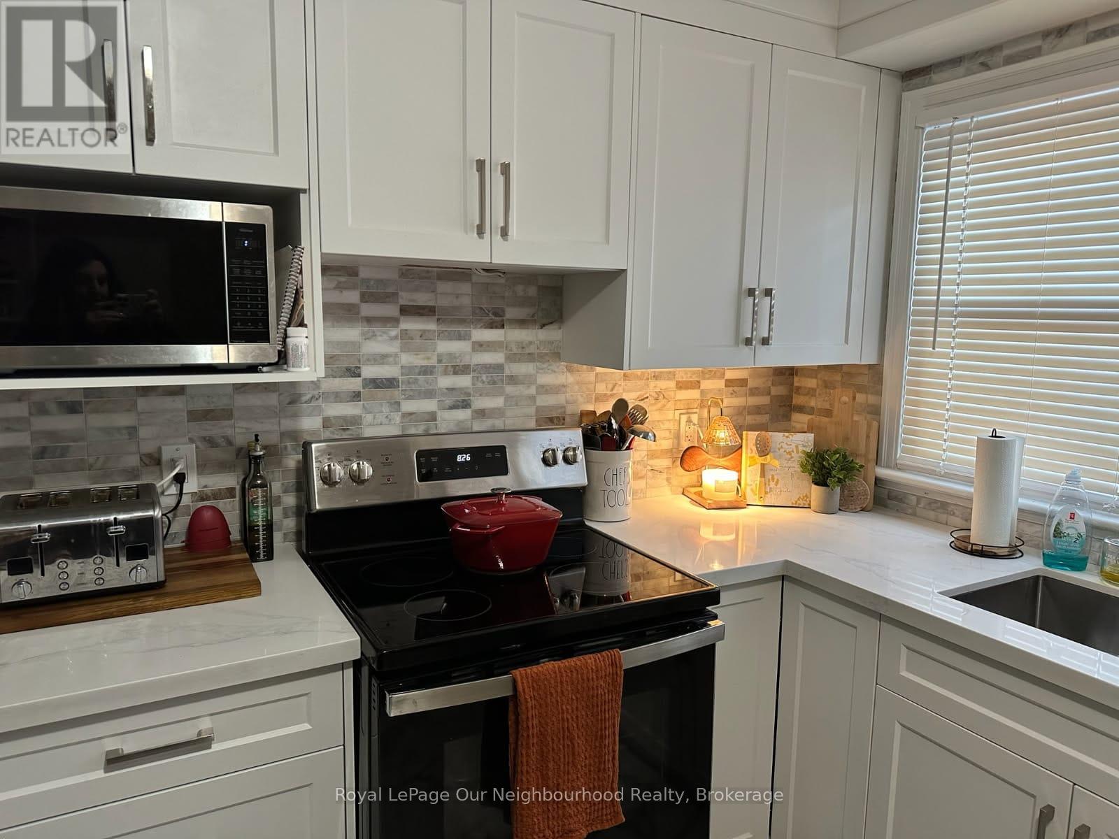 2 - 855 Simcoe Street N, Oshawa, Ontario  L1G 4W1 - Photo 2 - E13666300