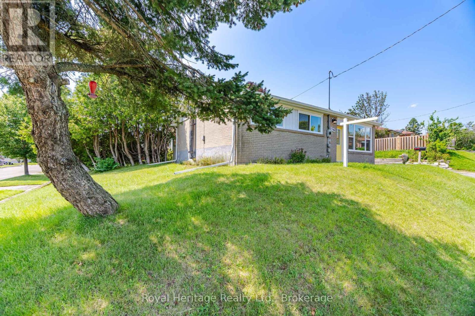 1546 Lakemount Street, Oshawa, Ontario  L1J 3Y2 - Photo 2 - E13666314