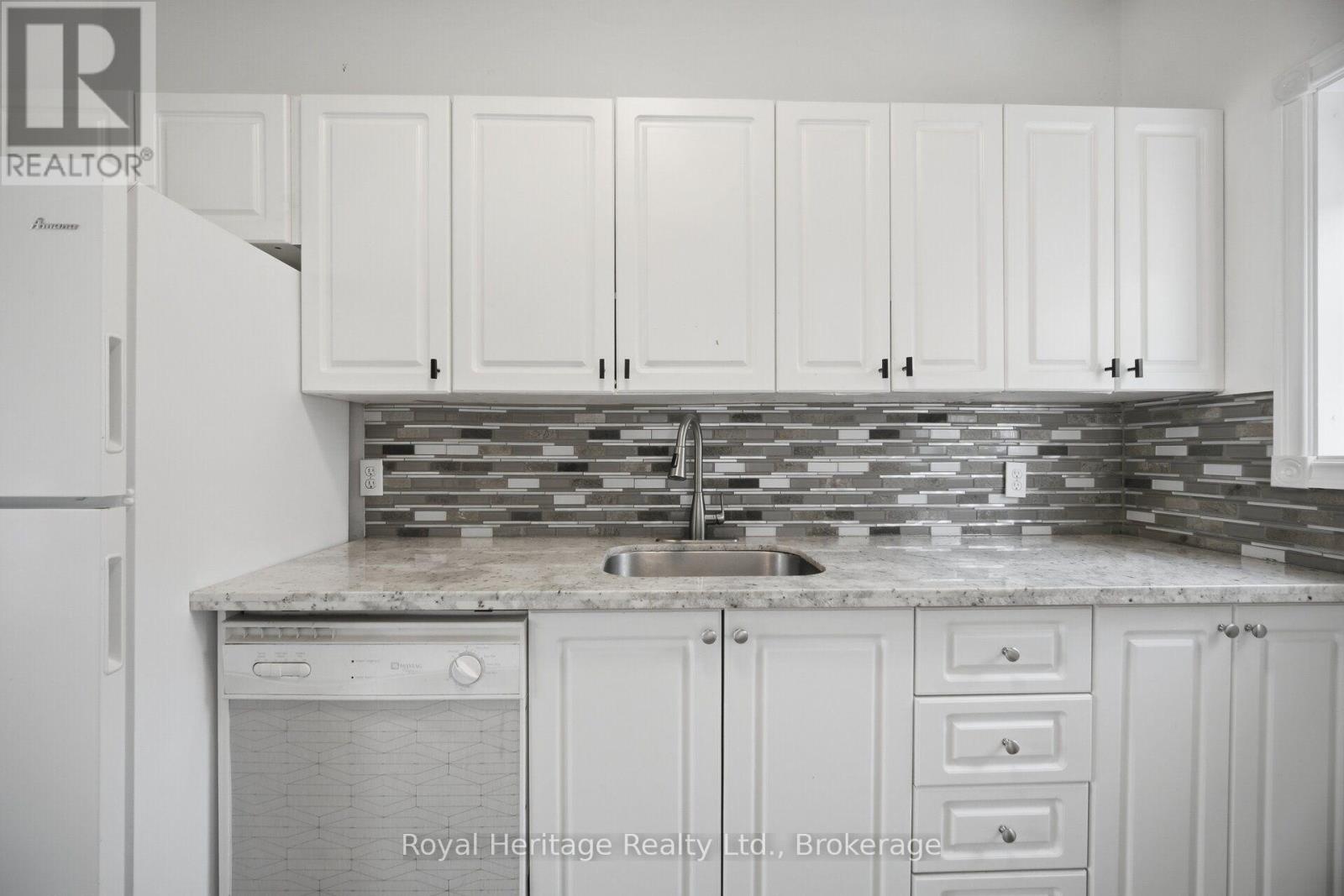 1546 Lakemount Street, Oshawa, Ontario  L1J 3Y2 - Photo 8 - E13666314