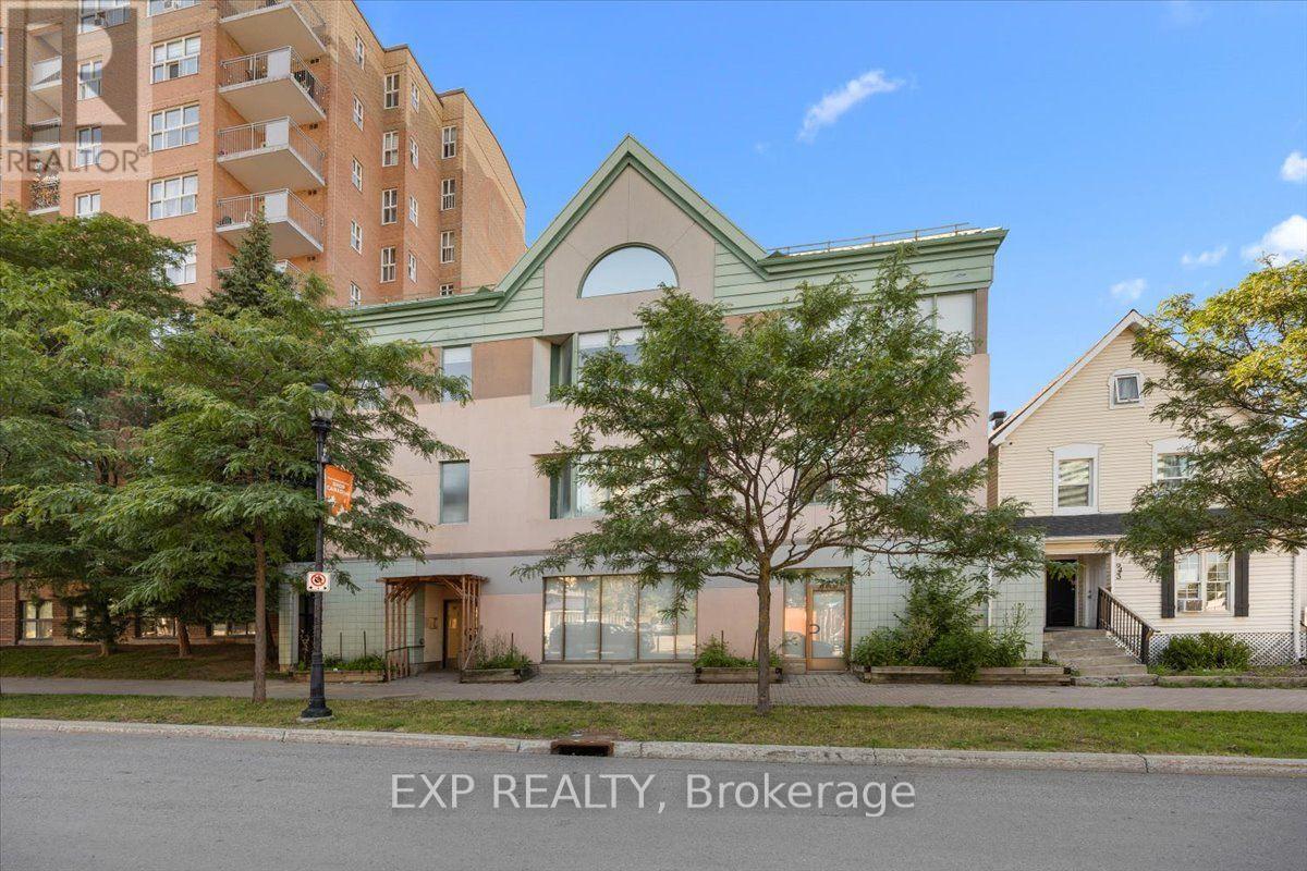 945 WELLINGTON STREET, Ottawa, Ontario