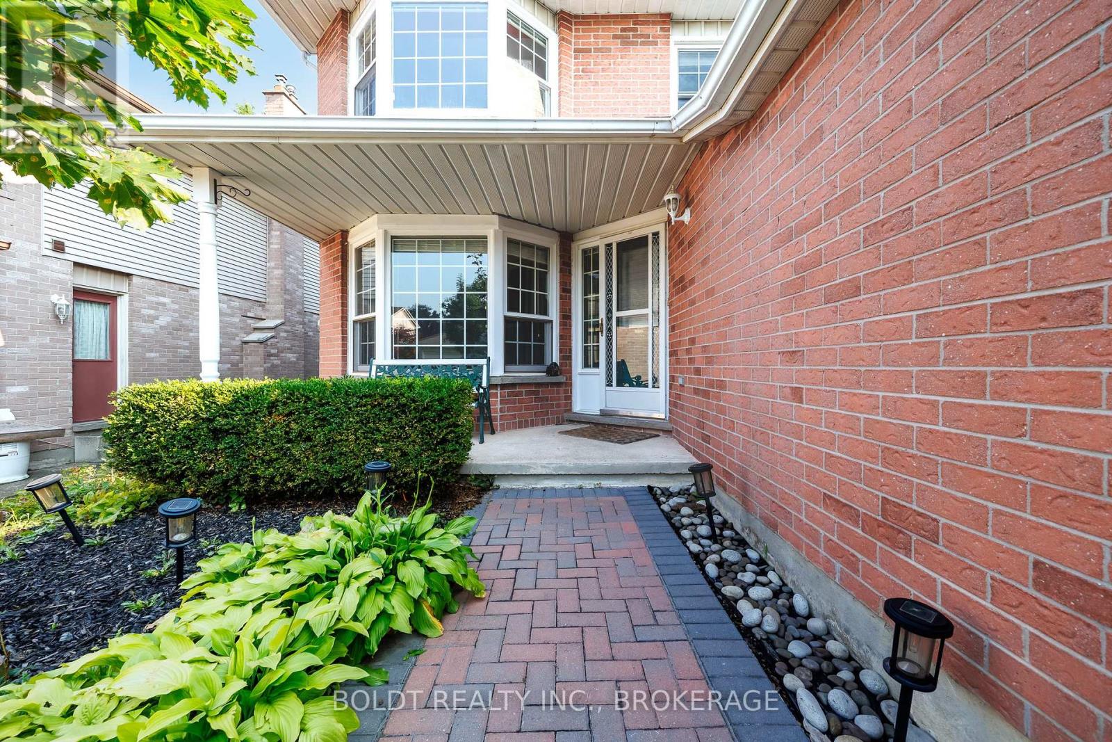 64 Carmine Crescent, St. Catharines, Ontario  L2S 3M2 - Photo 3 - X13666586