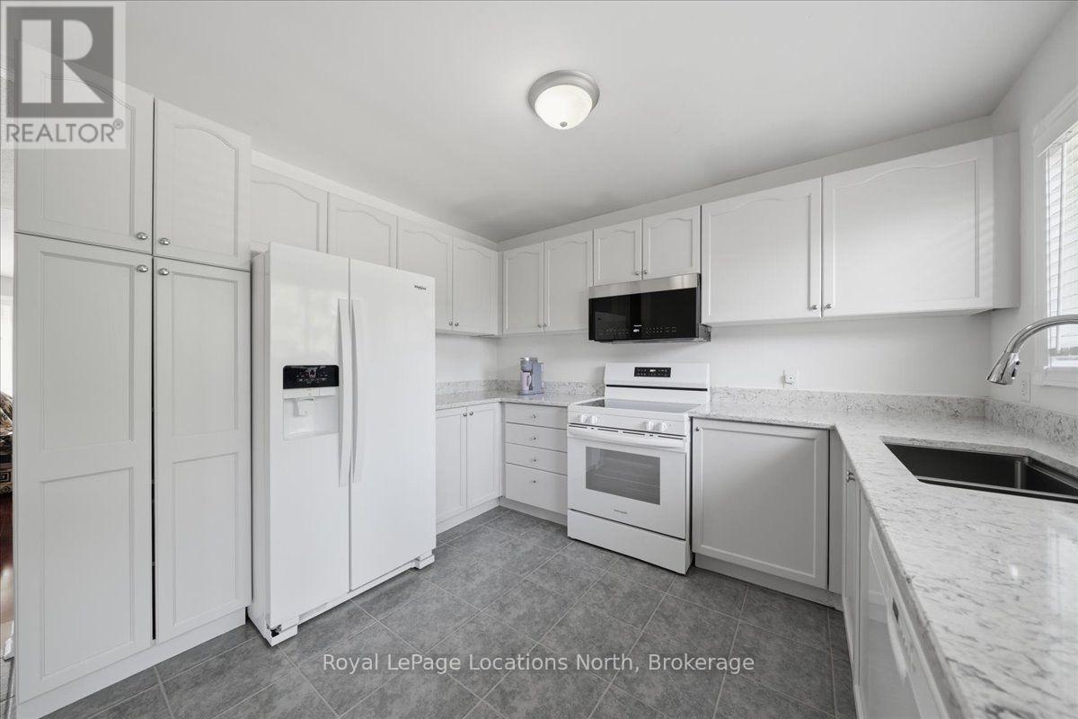 402 Ramblewood Drive, Wasaga Beach, Ontario  L9Z 2N9 - Photo 10 - S13666368