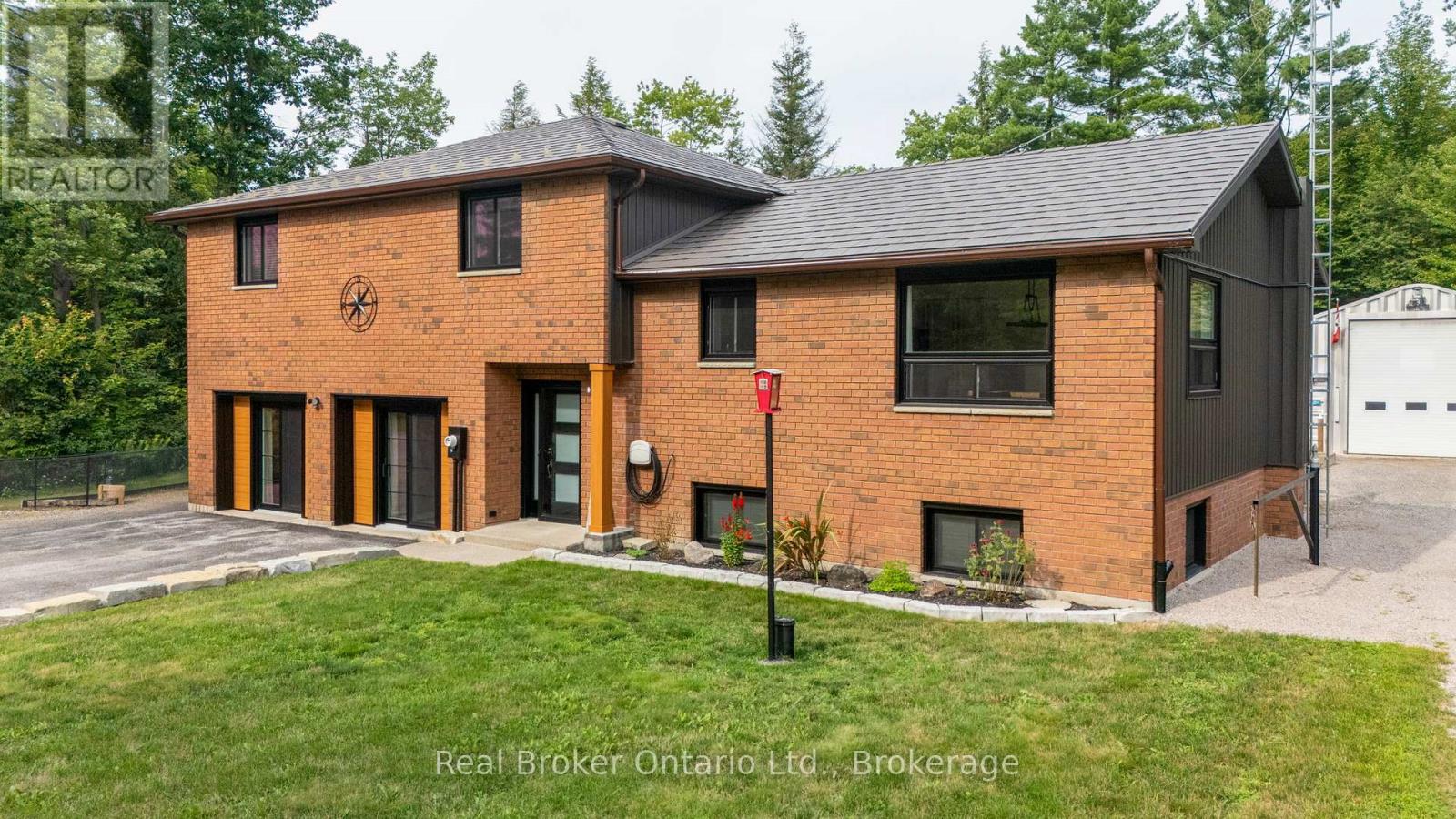 1819 Old Second Road S, Springwater, Ontario  L4M 4Y8 - Photo 3 - S13666406