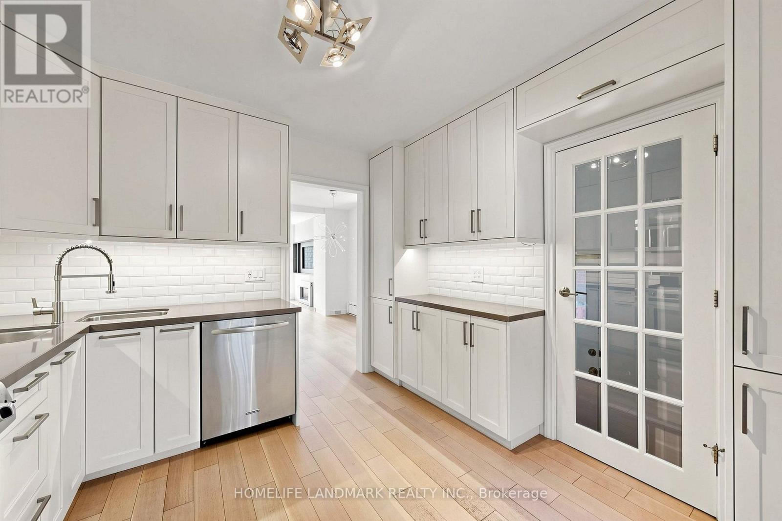 190 Lawrence Avenue W, Toronto, Ontario  M5M 1A8 - Photo 16 - C13666478