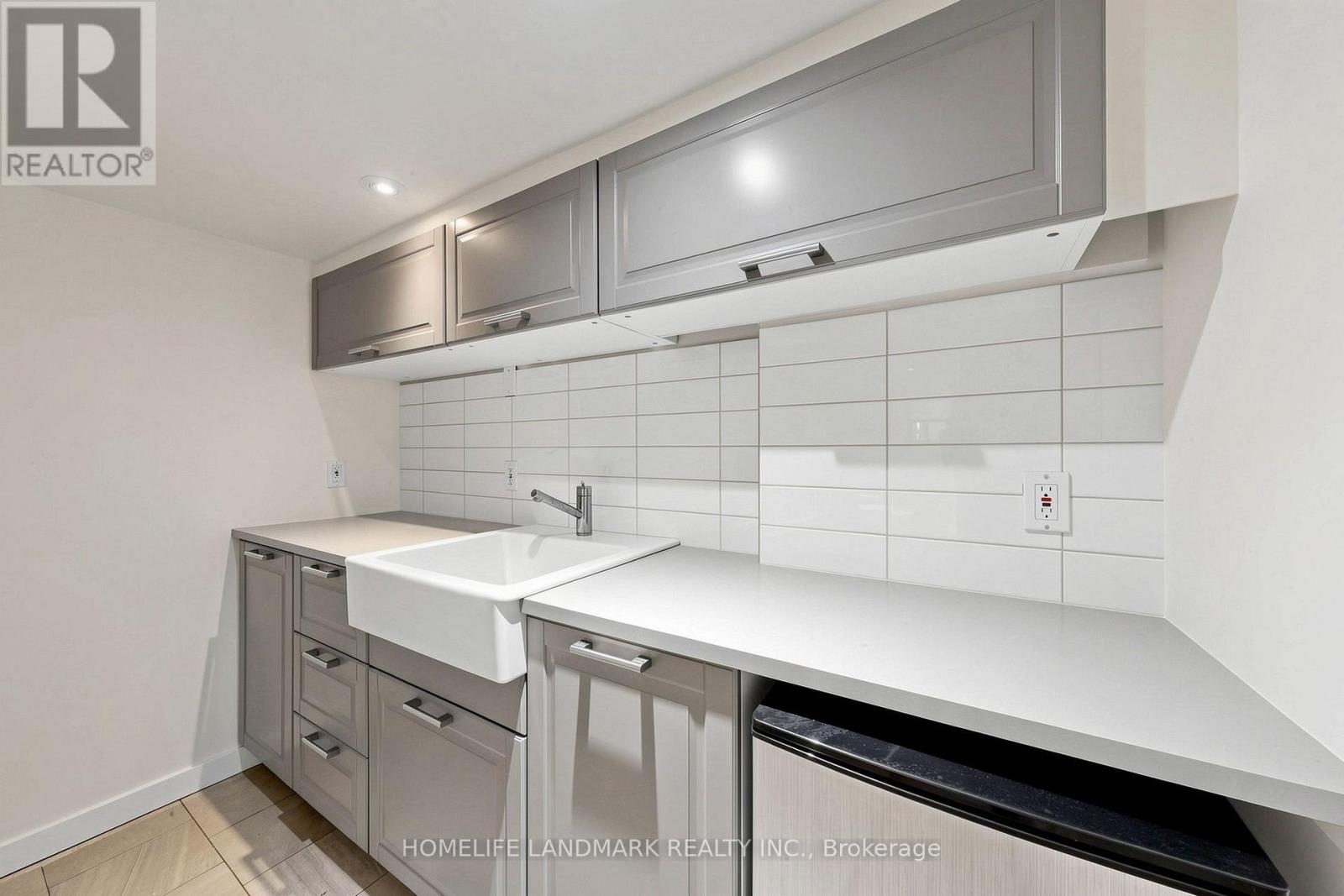 190 Lawrence Avenue W, Toronto, Ontario  M5M 1A8 - Photo 34 - C13666478
