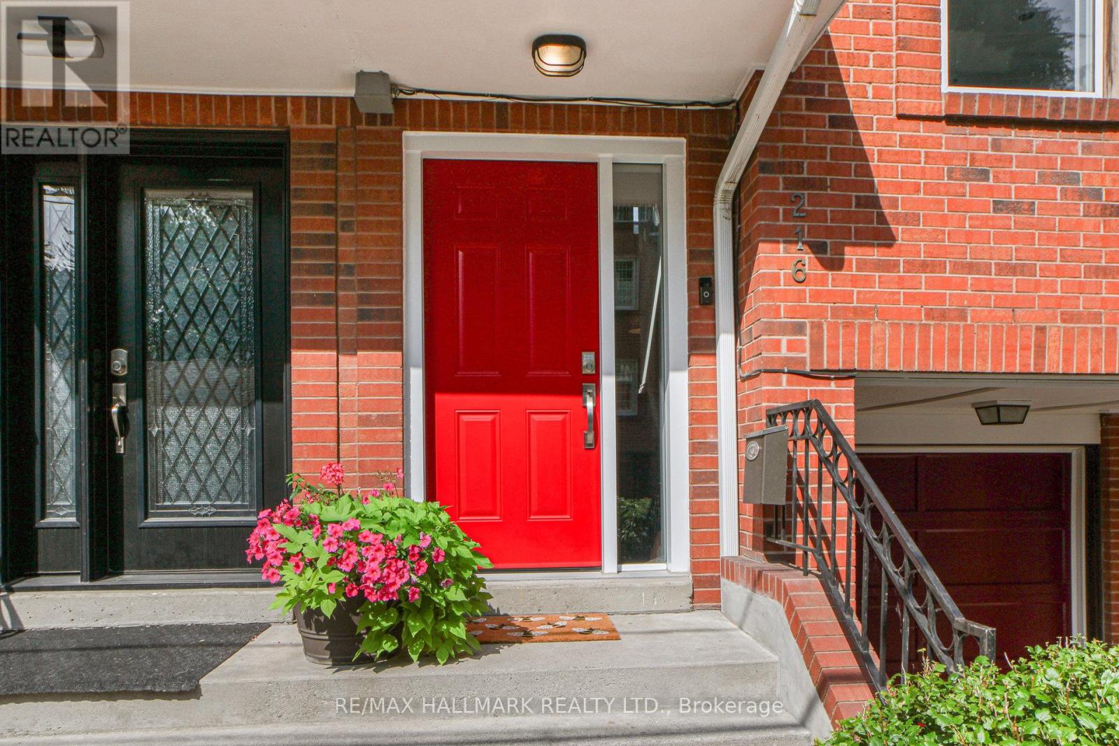 216 Milan Street, Toronto, Ontario  M5A 3Z6 - Photo 1 - C13666620