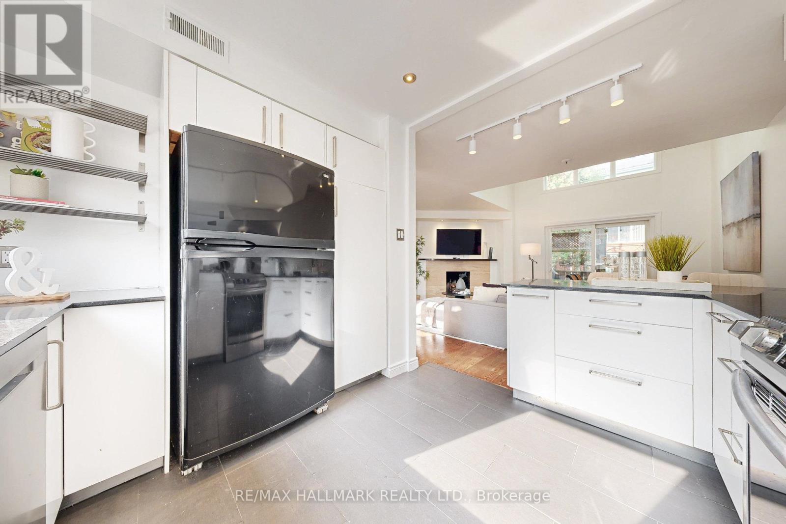 216 Milan Street, Toronto, Ontario  M5A 3Z6 - Photo 12 - C13666620