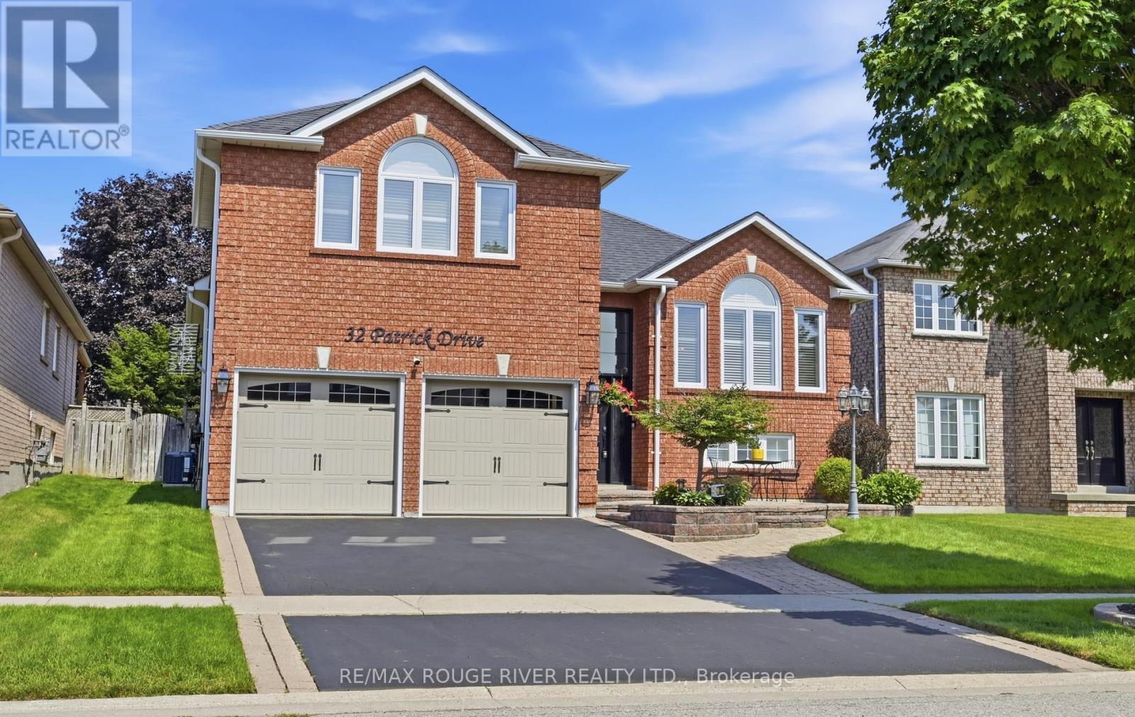 32 Patrick Drive, Whitby, Ontario L1R 2L2 - Photo 2 - E13666324