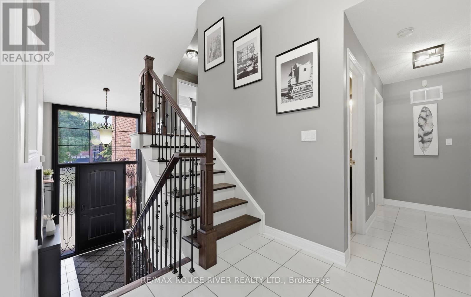32 Patrick Drive, Whitby, Ontario L1R 2L2 - Photo 4 - E13666324