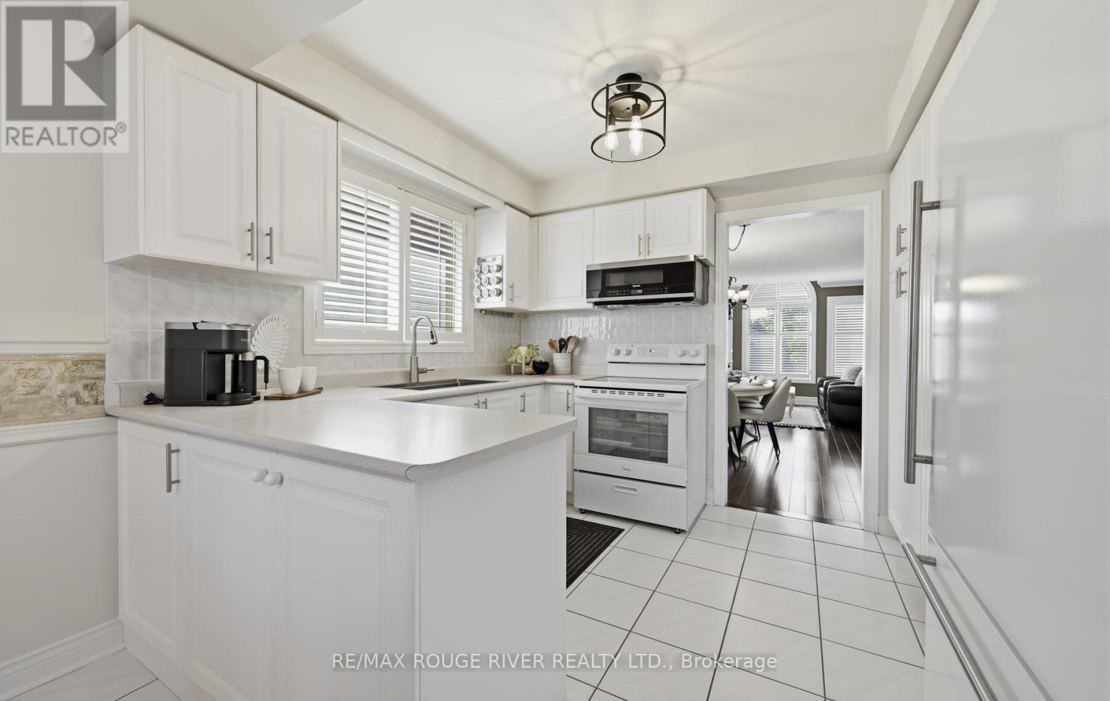 32 Patrick Drive, Whitby, Ontario L1R 2L2 - Photo 8 - E13666324