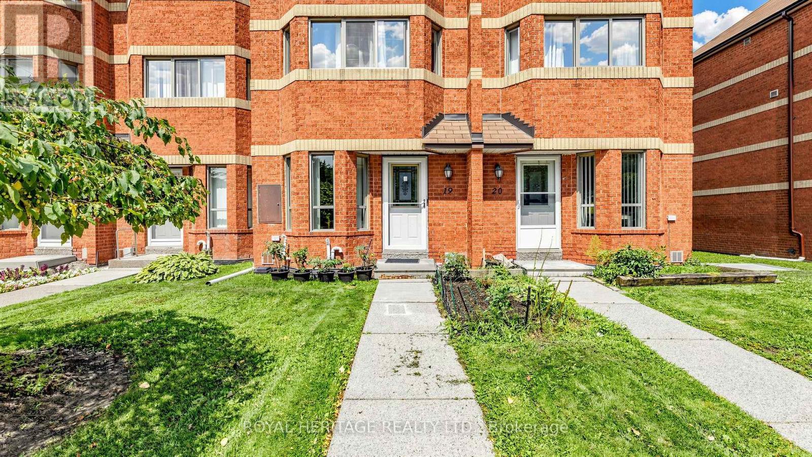 Th 19 - 2472 Eglinton Avenue E, Toronto, Ontario  M1K 5J9 - Photo 2 - E13666414