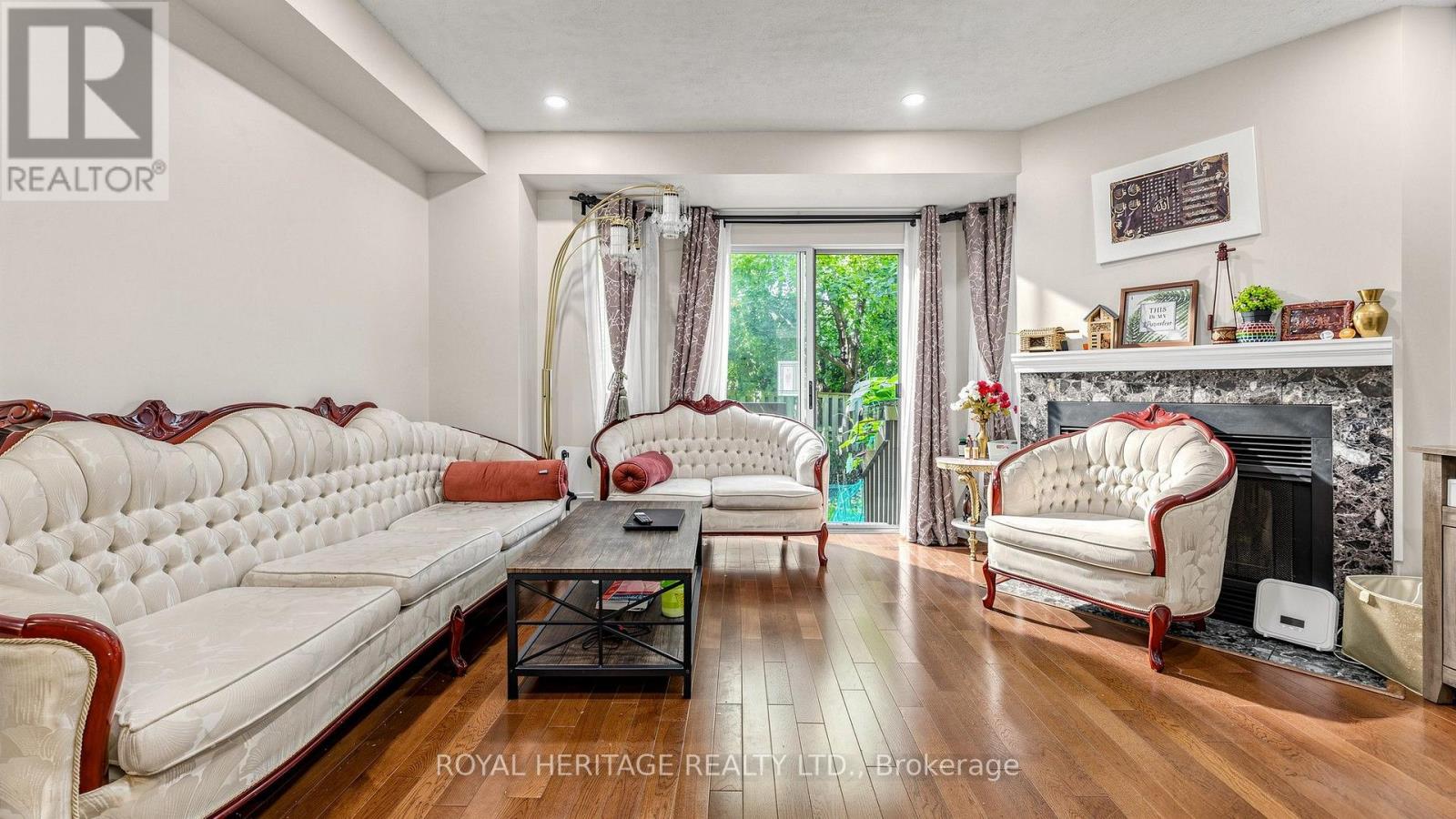Th 19 - 2472 Eglinton Avenue E, Toronto, Ontario  M1K 5J9 - Photo 4 - E13666414