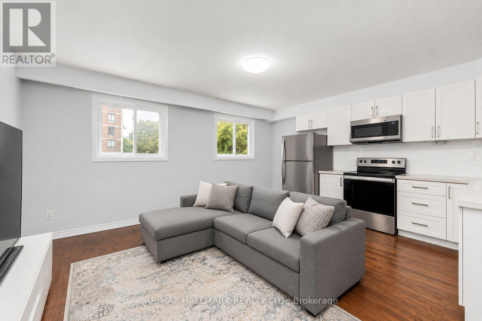 3 - 82 Halsey Avenue, Toronto, Ontario M4B 1A9 - Photo 1 - E13666426