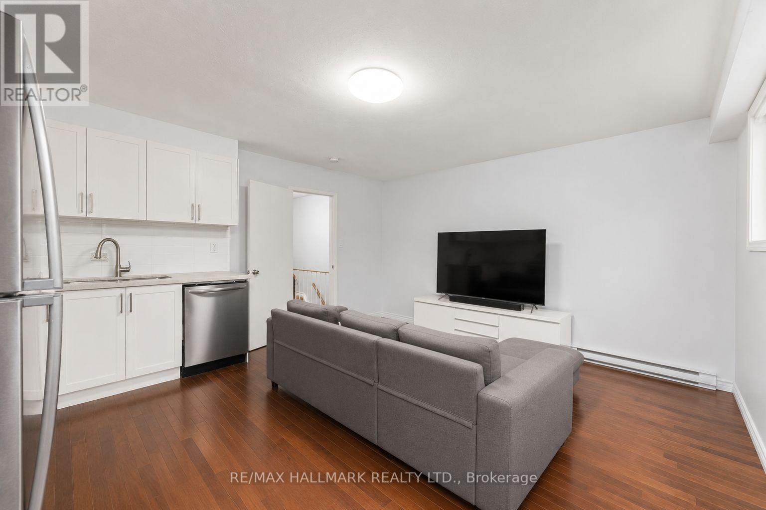 3 - 82 Halsey Avenue, Toronto, Ontario M4B 1A9 - Photo 4 - E13666426